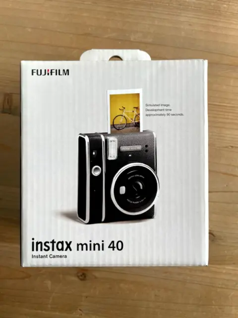 Fujifilm instax mini 40 Fotocamera Istantanea + 1 scatola di pellicole in regalo