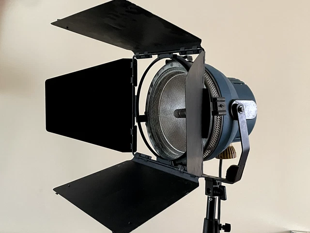 ARRILITE 2000 Plus 2000w 2k Blonde + Barn Doors Film Camera Lighting Studio | UK