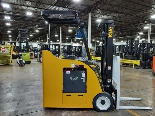 2016 Yale ESC040 82/187" 3 Stage Mast  4,000LB Stand Up Forklift