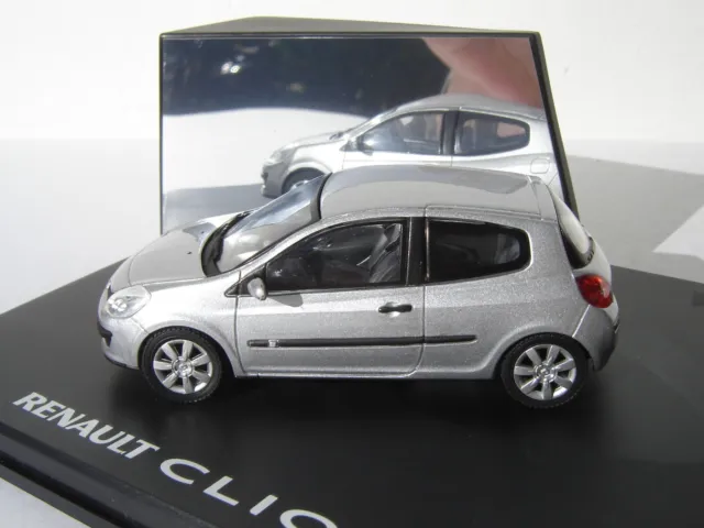 Renault Clio 2005 , Eligor 1/43 , vitrine & carton