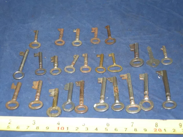 Antique Keys , Desk & Cabinet, Job Lot (D)  25 Keys.