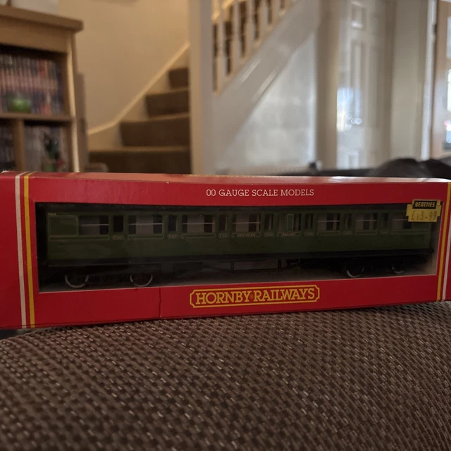 Hornby R162 HORNBY R162 SOUTHERN SR MAUNSELL COMPOSITE COACH 5544 BOXED of £14.76 ...