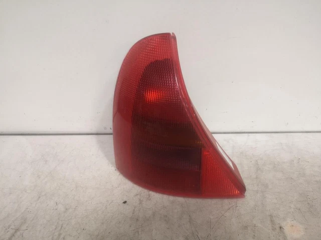 Grille Gauche De Capot Pour Renault Clio II Phase I (B/CBO) 1998 - Pièce D'occasion