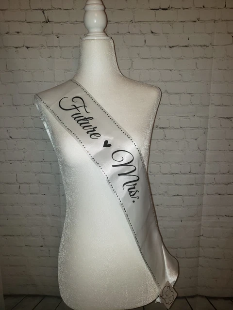 NWT Icing Bridal Future Mrs White Sash Bachelorette Party Wedding Bridal Shower