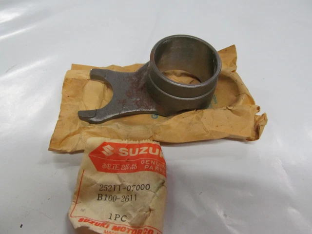 NOS Suzuki A100,AC100,AS100,B100P nos shift fork #1 P.N 25211-07000
