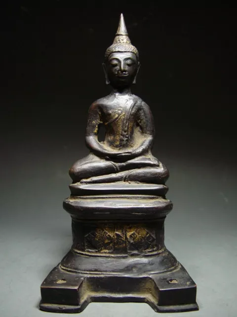 ANTIQUE BRONZE SOUTHEAST ASIA ENTHRONED BUDDHA, BURMESE INFLUENCE.  19/20th C.