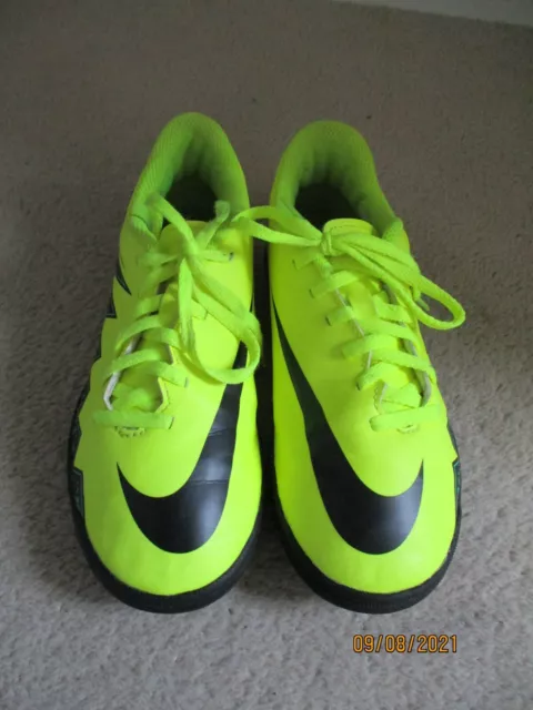 NIKE HYPERVENOM BRIGHT Yellow Astro Turf Trainers Size 4 8.00
