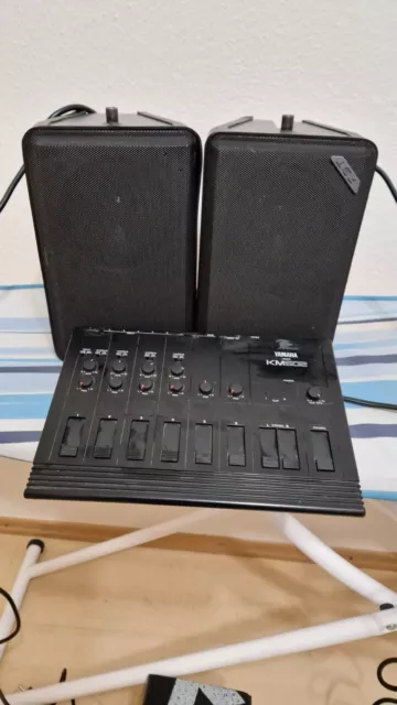 2 FBT Monitore Jolly A mit Ständer und 1 Yamaha KM 602 Mixer