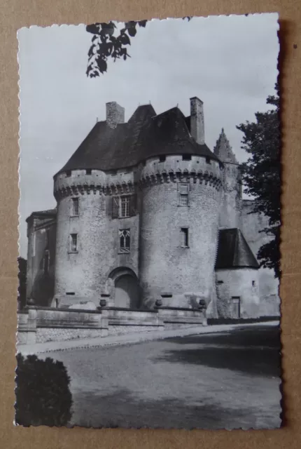 B194) CPSM BARBEZIEUX Charente - le château