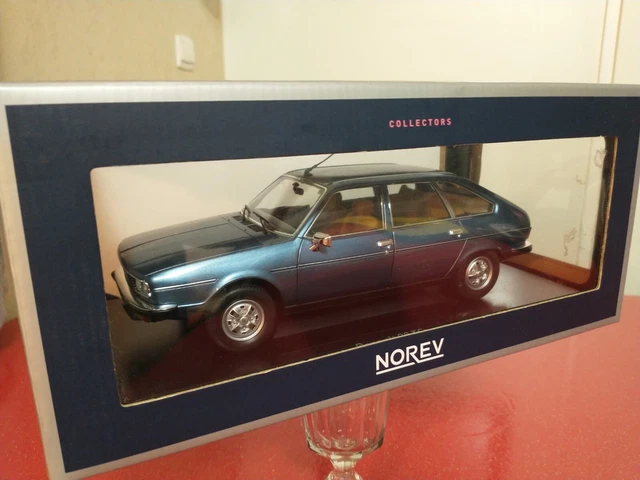 NOREV Renault 30 1978 Echelle 1:18 Voiture Miniature - Bleue (185270)