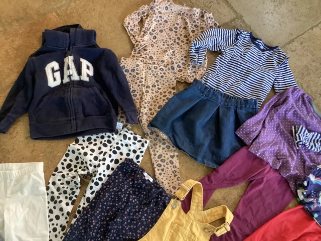Girls age 2-3 large clothing bundle, good wardrobe selection 2