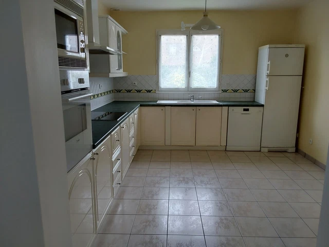 CUISINE ÉQUIPÉ LAQUÉE blanc four/micro-onde/congél./hotte/plaque/évier