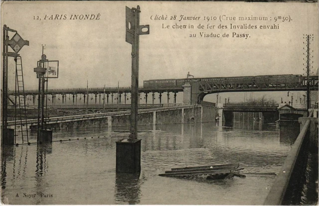 CPA PARIS 15e - Le chemin de fer des Invalides envahi (63727)