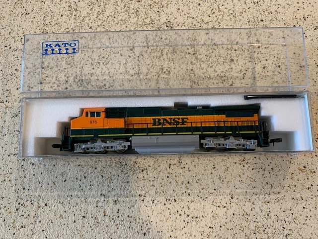 Kato 176-3801 BNSF C44-9W  Road Number 976