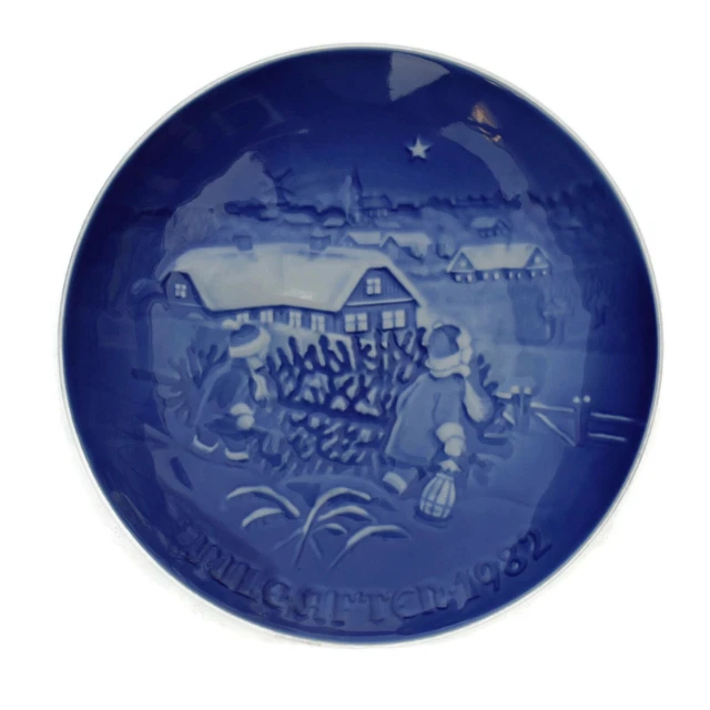 Bing and Grondahl Jule After 1982 The Christmas Tree Plate Juleplatte 7 1/4"