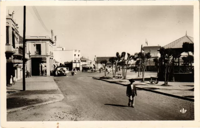 CPA AK MAROC OUJDA - L'Avenue de France (92725)