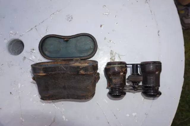 Antico binocolo anni 40 con custodia