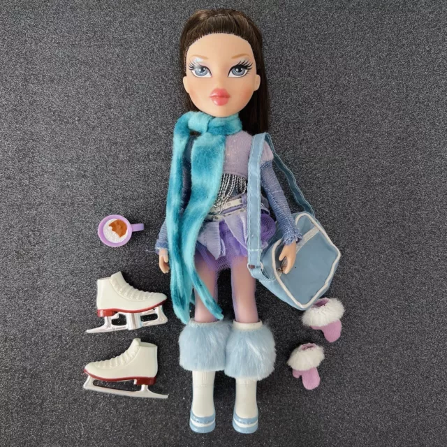 BRATZ ICE CHAMPIONS Dana Doll With Clothes, Shoes & Accessories. Skating  Winter £19.99 - PicClick UK