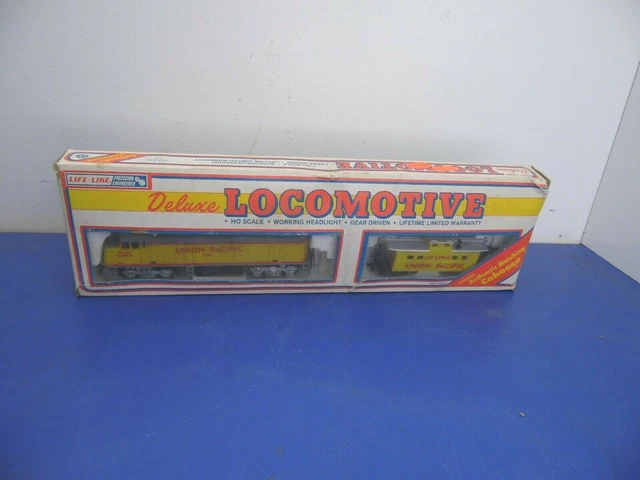 Life-Like Deluxe Locomotive Union Pacific 3901 and UP 49940 caboose,In Box