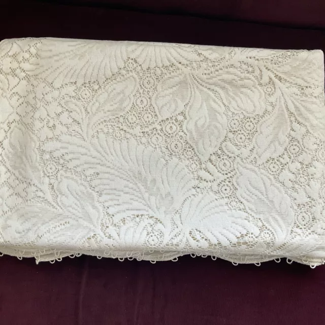 Vtg Beige Oblong Quaker Lace tablecloth picot hemline - 86 X 68