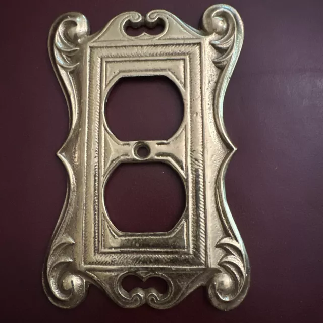 Virginia Metalcrafters  Outlet Cover 24-27 Brass