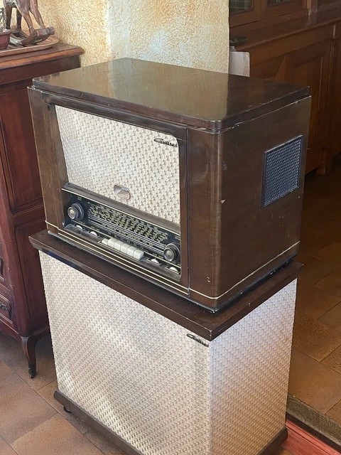 Élégant centre musical rétro – radio DAB+ FM, platine vinyle, platine