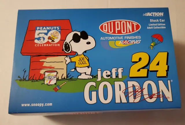 Snoopy Peanuts #24 Jeff Gordon 2000 Nascar DuPont Action Pedal Car & bank NIB