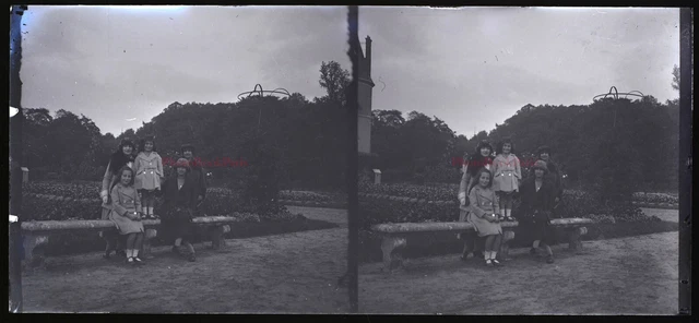 FRANCE Family Garden c1920 Photo NEGATIVE Stereo Glass Plate Vintage VrL16n