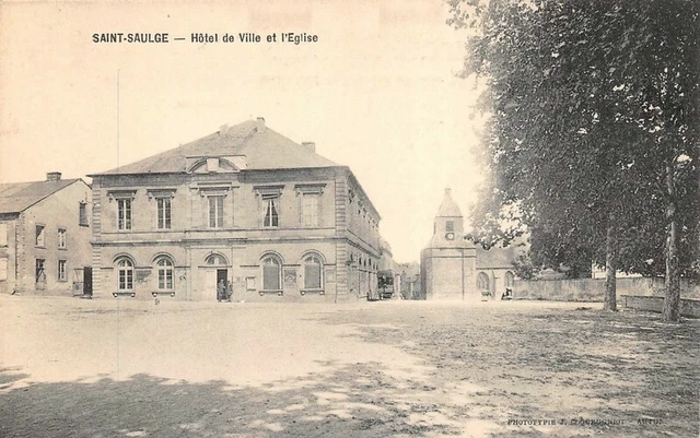 SAINT-SAULGE - Hôtel de ville et l'église