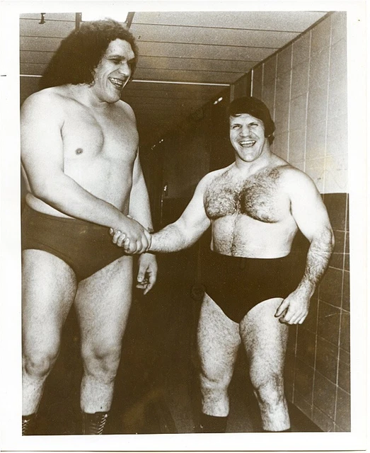 The 10 Tallest WWE Superstars In History - Foto 7