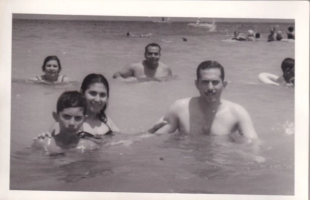 Egypt VINTAGE PHOTO - sexy family at sea. A1