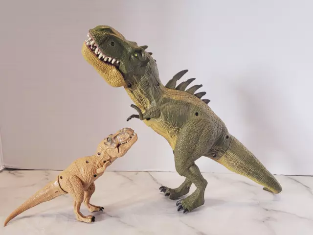 Jurassic World Dino Hybrid FX Tyrannosaurus T Rex Figure with Small T-Rex Figure