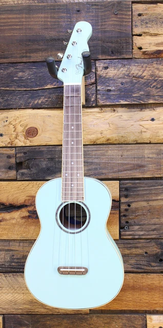 Fender Limited-Edition Zuma Concert Ukulele Surf Green, CRACKED NECK