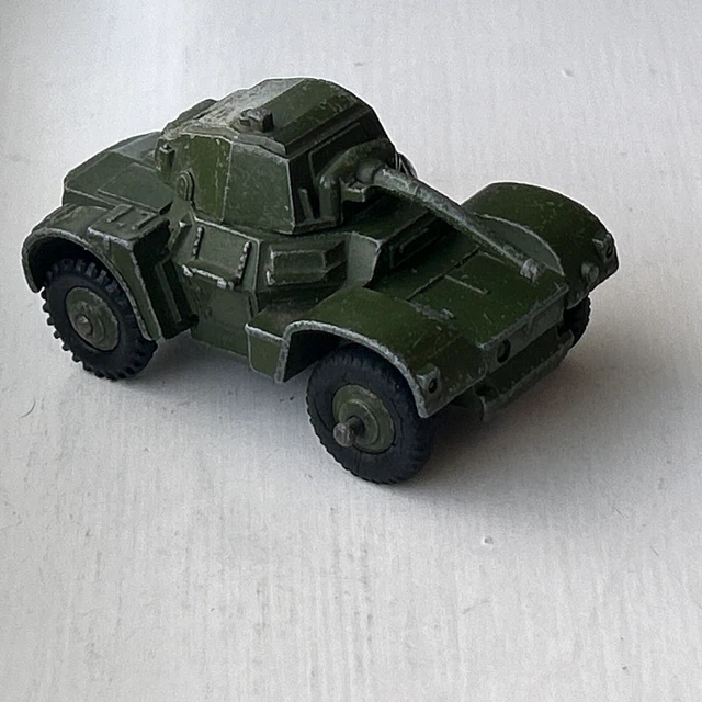 Dinky Toys 670 – Daimler Automitrailleuse – Armoured Car – Véhicule Militaire