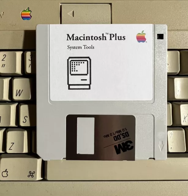 Floppy Disk Macintosh Boot System 3.2 Finder 5.3 English 400k PLUS, SE, 128K ecc