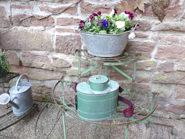Ancienne Goujonnière En Zinc Avec Sangle – équipement De Pêche Vintage