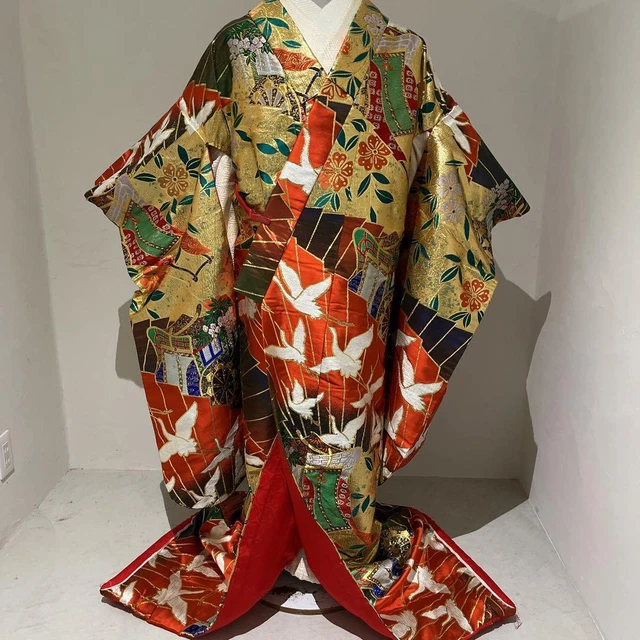Uchikake Japanese Kimono Bride -colored hitting Classic Embroidered