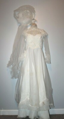 Vintage Wedding Dress M? White Long Sleeve Costume w/Hat Veil Underskirt Frilly