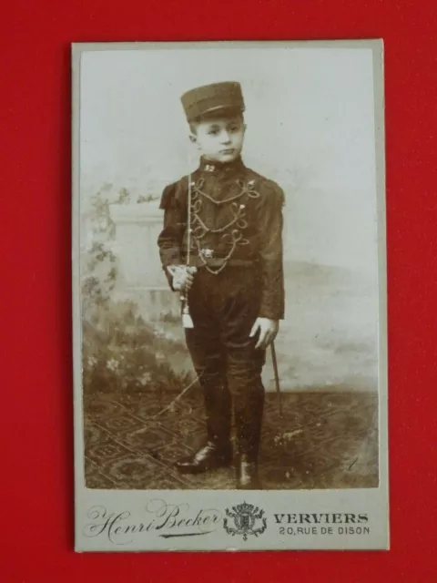 CDV Foto Porträt Kinder Soldat Frankreich mit SÄBEL Verviers um 1900 ( F 17931