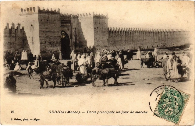CPA AK MAROC Geiser OUDJDA Porte principale un jour de marche (69005)