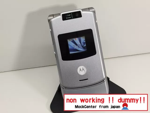 【dummy!】 Motorola RAZR ntt-docomo M702is (color silver) non-working cellphone