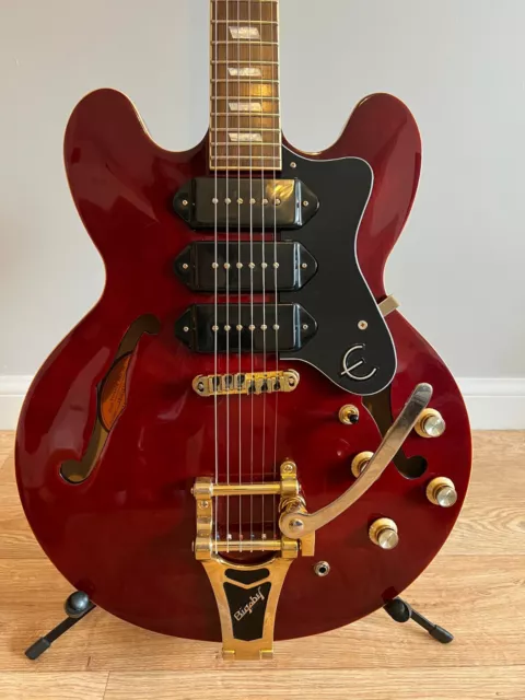 Epiphone Limited Edition Riviera Custom P93 Wine Red 2019 w/ Epiphone Hard Case 2