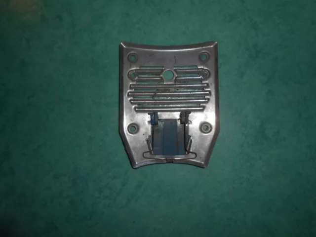 Grille de fourche Peugeot 104 inox et logo bleu foncé neuve ancien stock 2