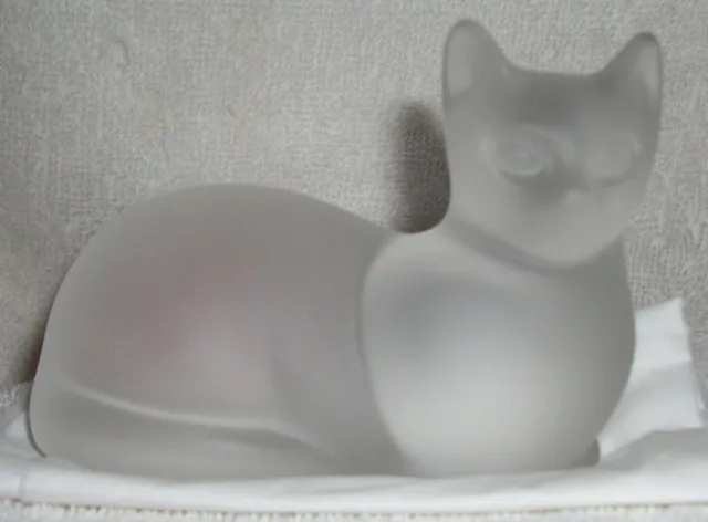Vintage 1993 Lenox Frosted Glass Cat Resting Cat  Crystal Paperweight Figurine