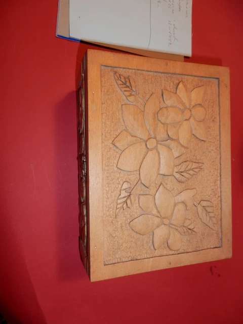 Vase Ancien En Bois Sculpté Et Gravé Fait Main – Déco Vintage Fleurs