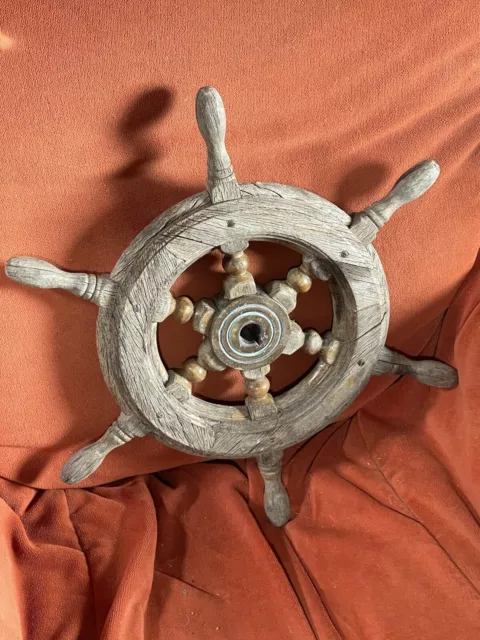 Antiguo Timón De Pequeño Barco de Madera Déverni Por El Tiempo