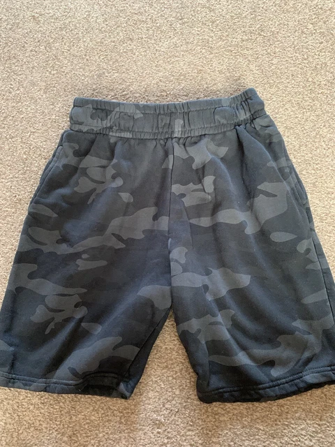 Pantaloncini mimetici Primark neri/grigi. Età 12-13