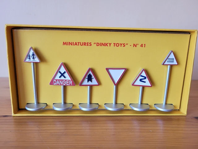 Dinky Toys France 40 6 Panneaux De Signalisation De Police Ville Sans Boite 100 Dorigine 2 A61491 Dinky Toys France 40 6 Panneaux De Signalisation De Police Ville Sans Boite 100 Dorigine 2 A61491