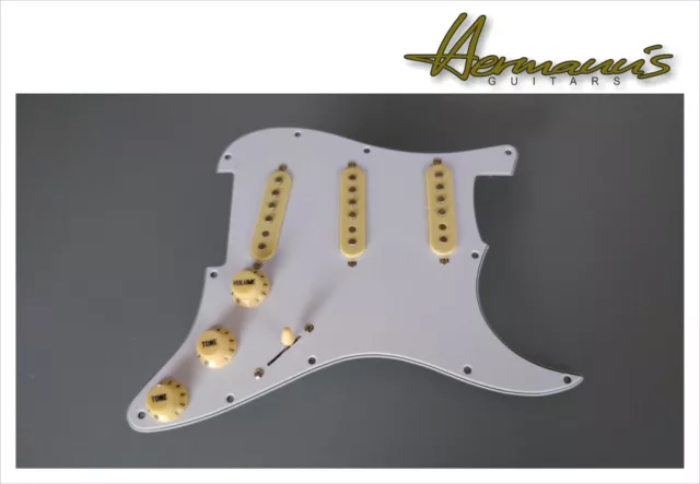 Strat, Stratocaster Pickguard weiß full loaded - Stagger Vintage 60s AlnicoV PU