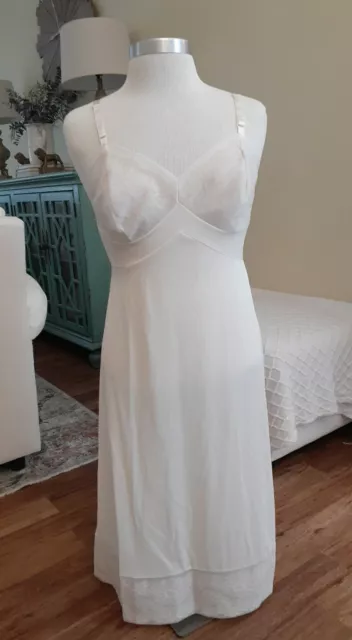 Vintage VANITY FAIR Full Slip Dress Nightgown Lingerie Ivory Size 36 Lace